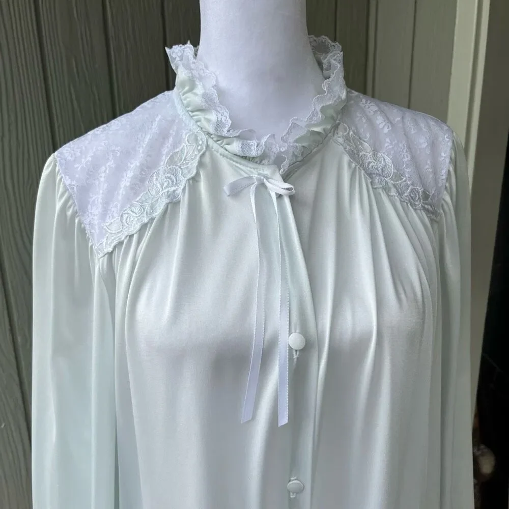 VTG Miss Elaine Pale Blue Lace Robe Sz M Burlesque USA Made